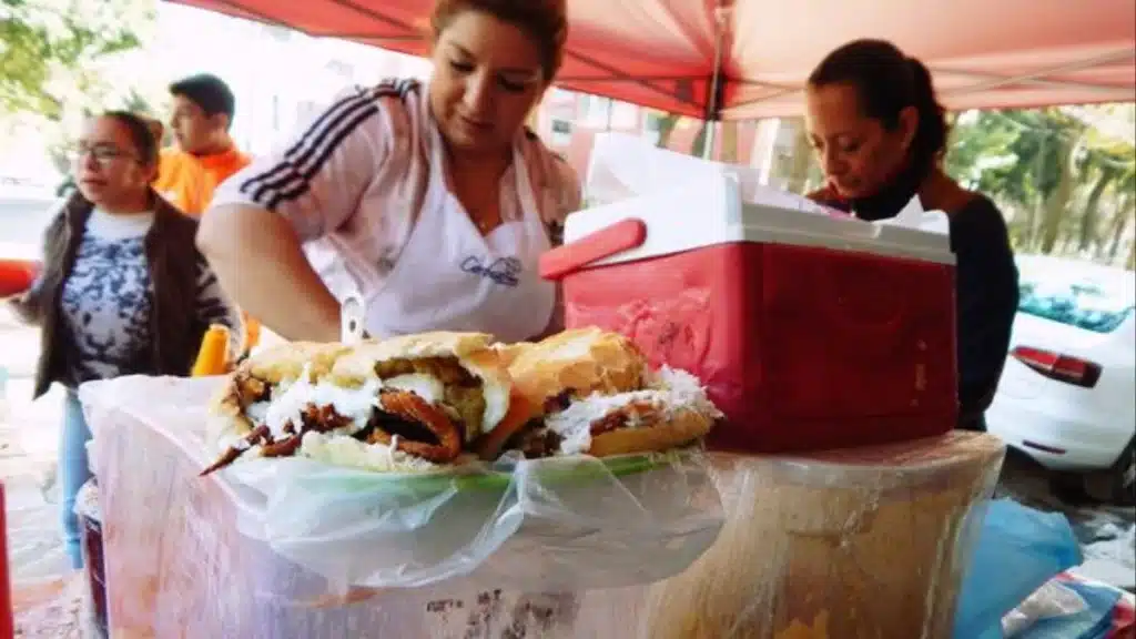 guajolota tamale torta